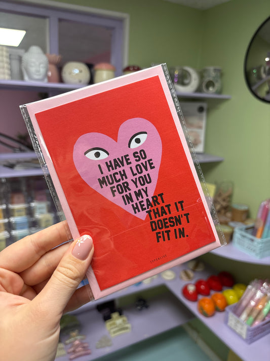Love Doesn’t Fit Kort